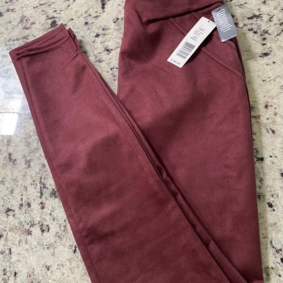 Anna & Ava Micro-Suede Leggings Cherry Small NWT - Picture 4 of 9
